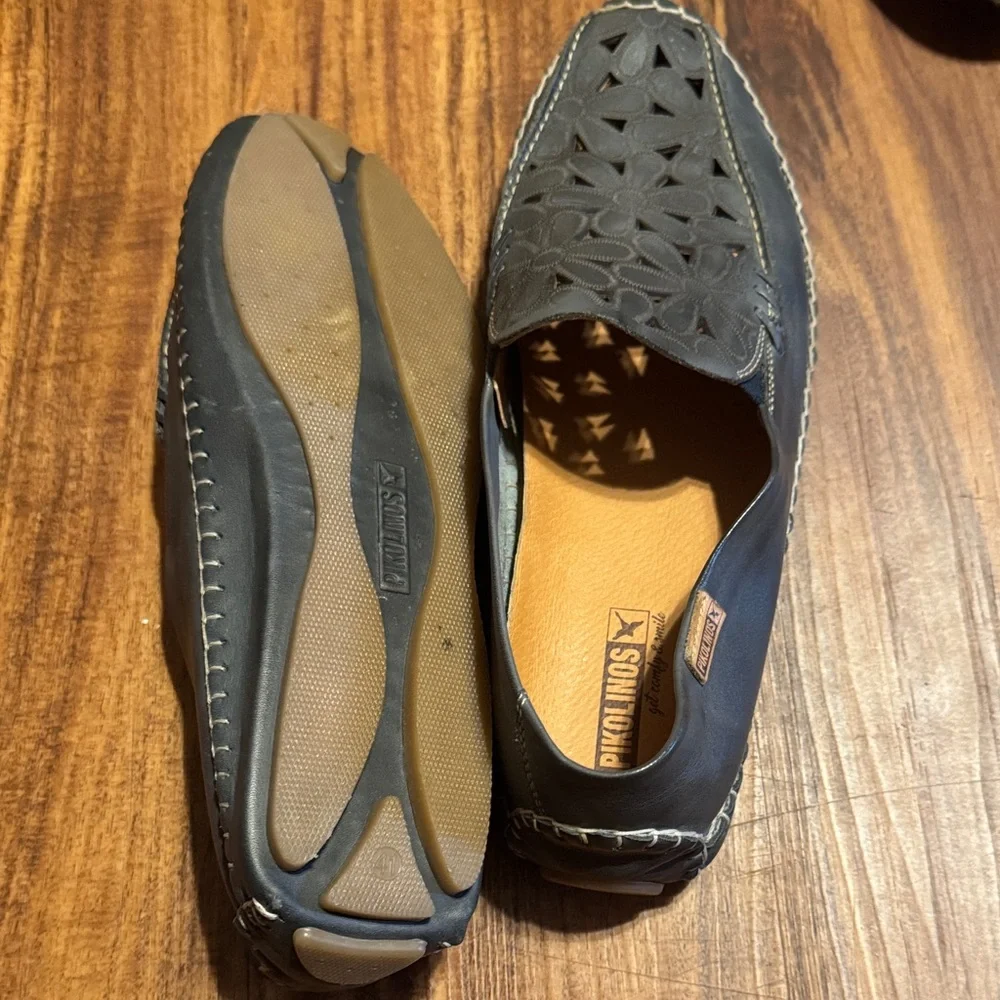 PIKOLINOS Men's Dark Gray Cut-Out Loafers